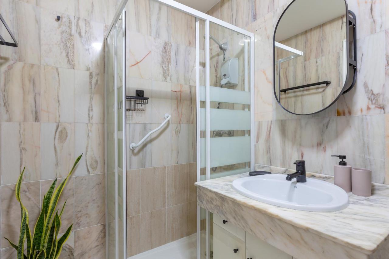 Bright Apartment With Patio And Balconies In The Center Málaga Eksteriør bilde